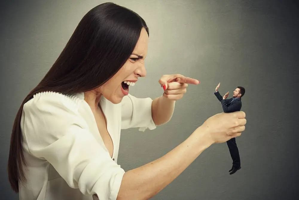 لكلّ "مسيطرة" أحبِّيه وأطلقي سراحه..!