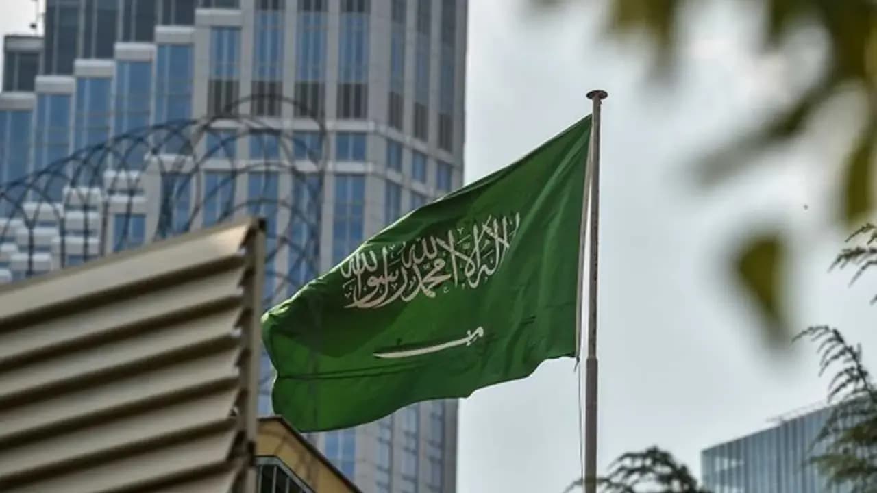 السعودية تحبط هجومًا جويًا وتؤكد حقها بالرد